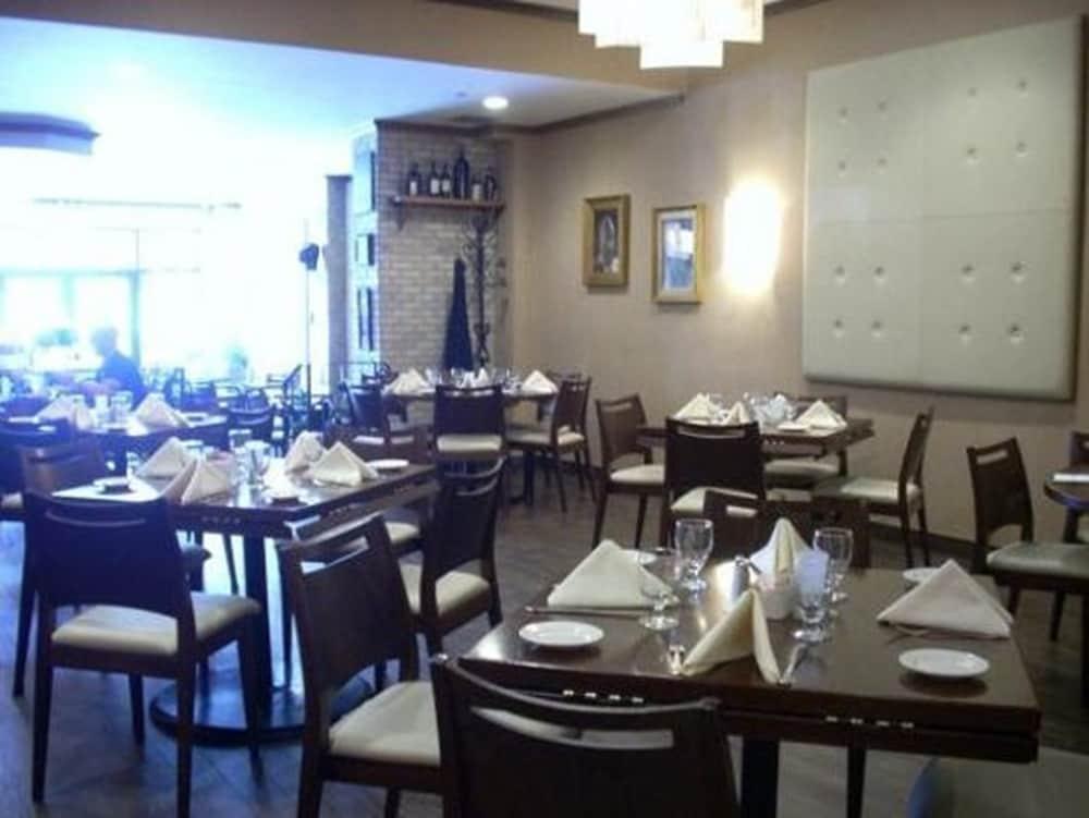Marco Laguardia Hotel&suites Hotel 3*